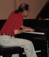Bob Gluck at the piano